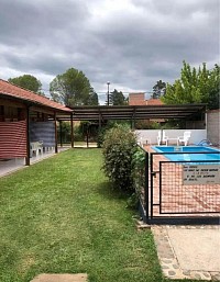Vení a disfrutar del Festival OKTOBERFEST EN VILLA GENERAL BELGRANO. CAPACIDAD PARA 10/12 PERSONAS. 🍀EQUIPAMIENTO COMPLETO.  VAJILLA ,CABLE,DIRECTV PRE PAGO CUENTAS DE NETFLIX WIFI, CALEFACCIÓN AIRE ACONDICIONADO EN TODOS LOS DORMITORIOS. 🍀CONFORT Y ESPACIO  3 DORMITORIOS 2 CON  CAMAS MATRIMONIALES Y OTRO CON CUCHETA Y 2 CAMAS INDIVIDUALES. 2 BAÑOS 🚻 ✅  🍀COMODIDADES ADICIONALES🍀 ASADOR ,COCHERA ,PISCINA,SALA CON MESA DE BILLAR 🎱 Y UN HERMOSO PARQUE. 🍀PRECIOS $18.000 POR PERSONA. UBICACIÓN CALLE URUGUAY 130 ENTRE CALLES SAN VICENTE PALOTTI Y URUGUAY. A 8 CUADRAS DEL RIO EL SAUCE Y A 12 CUADRAS DEL BOSQUE LOS PIONEROS DONDE SE REALIZA EL FESTIVAL🥳🍻 OKTOBERFEST 2024. CONTACTO 351 766-1598 LLAMADAS Y MENSAJES DE WHATSAPP. ESCAPATE A LA TRANQUILIDAD Y COMODIDAD DE NUESTRAS CABAÑAS ¡¡¡RESERVA AHORA Y VIVE UNA EXPERIENCIA UNICA E INOLVIDABLE💥🌸🌺🌹