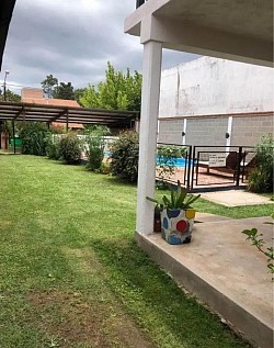 Vení a disfrutar del Festival OKTOBERFEST EN VILLA GENERAL BELGRANO. CAPACIDAD PARA 10/12 PERSONAS. 🍀EQUIPAMIENTO COMPLETO.  VAJILLA ,CABLE,DIRECTV PRE PAGO CUENTAS DE NETFLIX WIFI, CALEFACCIÓN AIRE ACONDICIONADO EN TODOS LOS DORMITORIOS. 🍀CONFORT Y ESPACIO  3 DORMITORIOS 2 CON  CAMAS MATRIMONIALES Y OTRO CON CUCHETA Y 2 CAMAS INDIVIDUALES. 2 BAÑOS 🚻 ✅  🍀COMODIDADES ADICIONALES🍀 ASADOR ,COCHERA ,PISCINA,SALA CON MESA DE BILLAR 🎱 Y UN HERMOSO PARQUE. 🍀PRECIOS $18.000 POR PERSONA. UBICACIÓN CALLE URUGUAY 130 ENTRE CALLES SAN VICENTE PALOTTI Y URUGUAY. A 8 CUADRAS DEL RIO EL SAUCE Y A 12 CUADRAS DEL BOSQUE LOS PIONEROS DONDE SE REALIZA EL FESTIVAL🥳🍻 OKTOBERFEST 2024. CONTACTO 351 766-1598 LLAMADAS Y MENSAJES DE WHATSAPP. ESCAPATE A LA TRANQUILIDAD Y COMODIDAD DE NUESTRAS CABAÑAS ¡¡¡RESERVA AHORA Y VIVE UNA EXPERIENCIA UNICA E INOLVIDABLE💥🌸🌺🌹