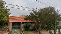 Cabañas Ariel Alberto Brandan Alquila Casa en Villa Carlos Paz Ubicada en Calle Monteagudo altura 1030 a 4 cuadras del Río San Antonio entre calles Dante Y Calle Mármol.  La Casa Está Equipada para 8/10 Personas. Cuenta con 3 dormitorios uno con cama matrimonial,uno con 2 cuchetas y el otro con dos camas individuales para disfrutar de una placentera estadía. Cuenta con lavavajillas completo servicio de wi-fi cable cuentas de Netflix heladera microondas aire acondicionado en todas las habitaciones, servicios de ropa blanca y ropa cama,cochera privada para tres vehículos. Tenemos fechas disponibles a partir de Septiembre. Valor Por Día $120.000 Promoción por 3 Días $260.000 Promoción por 5 Días $450.000 Promoción por 7 días $630.000. Para mas información comunicarse al privado o por WhatsApp al 352548-6092