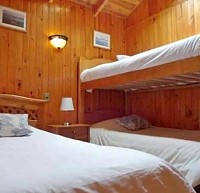 Se alquilan cabañas en mina clavero equipada para 10 personas máximo.  La cabaña cuenta con cuatro dormitorios uno con cucheta y cama individual dos con dos camas individuales y otro con una cama matrimonial las cabañas están equipadas para disfrutar de una placentera estadía cuentan con todos los servicios disponibles aire acondicionado en cada dormitorio tenés servicio de lavavajillas completo, servicio de ropa blanca ropa de cama, cochera privada asador y piscina.  Valor por día $25,000 por persona. Check In 12 del mediodía y Check Out 10 00 am. Se reserva con el 50% del total monto a pagar por los días de estadía solicitados.  Medios de pago efectivo cuenta bancaria home banking o billetera virtual.  Para más información comunicarse a los siguientes números 3858 40 69 11 o al 351 76 15 98. Dirección de Las Cabañas calle Los Artes 2331. La otra cabaña cuenta con tres dormitorios dos con camas matrimoniales y otro con dos camas individuales, ambas cabañas cuentan con los mismos servicios y tienen pileta exclusiva solo para el huéspedes de cada cabaña.  Estamos tomando reservas para fin de año y para enero del 2025.  Anticipate el verano y reserva ahora reserva ya.  Contacto 352548-6092