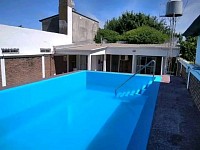 😍 Alquiler Por Día En Córdoba Villa Carlos Paz. A 5 Cuadras Del Rio San Antonio. 2 Cuadras de Reloj Cucu.     Ubicación 👇 https://maps.app.goo.gl/RAtaqv9ZfvmZcudC8?g_st=ac Temporada 2025❤️                               ❤️Disponible Enero , Febrero y Marzo ❤️ 🥰PRECIO PROMOCIONAL 3 DIAS $350.000 SOLO PRINCIPIO DE FEBRERO.🥰  💯 PRECIO DE ENERO POR PERSONA $25.000. 💯 PRECIO DE FEBRERO POR PERSONA $25.000. 💯PRECIO DE MARZO POR PERSONA $20.000.  📌Capacidad máxima 7/10 Personas. 📌Pileta Familiar de 10 x 5 📌Asador. 📌Cochera Cerrada. 📌Aire Acondicionado. 📌Utensilios de Cocina Completa. 📌Ropa de Cama Completa. (Traer Toallas y Toallones.)  👇 Tratar al https://wa.me/5493543624595 #HOSPEDAJESVILLACARLOSPAZ